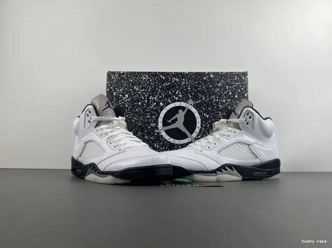Rep Husky DD0587-110 'WHITE RETRO 5 BLACK' JORDAN AIR 0501